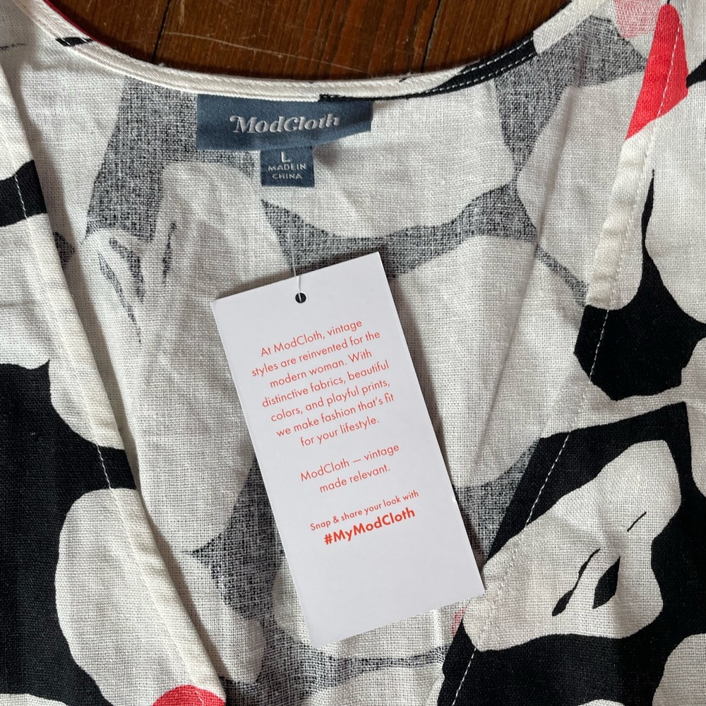 BNWT ModCloth Just Want to Have Sun Surplice Romper - Picture 13 of 14